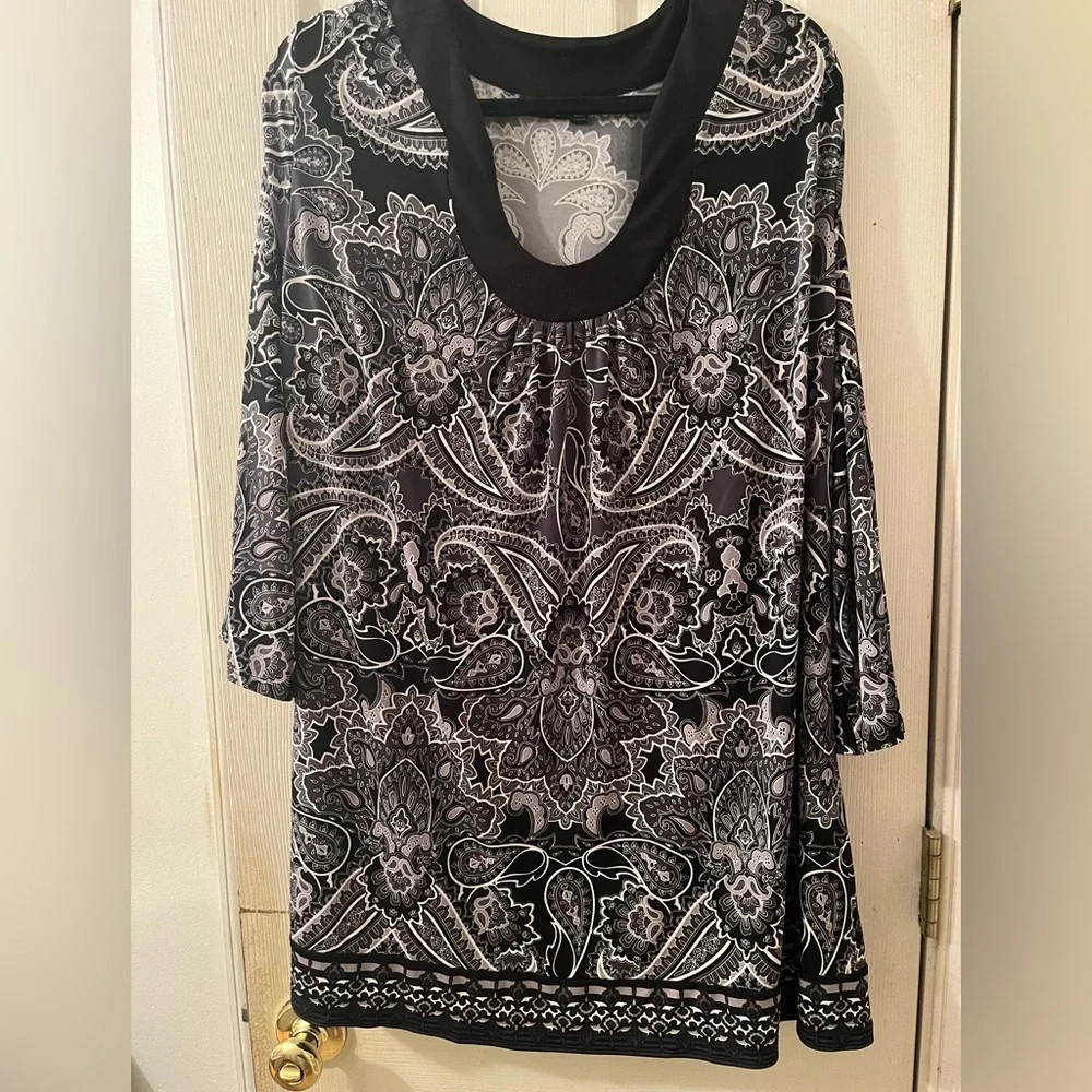 3X Apt. 9 Black and Gray Paisley Patterned Top - Picture 1 of 7